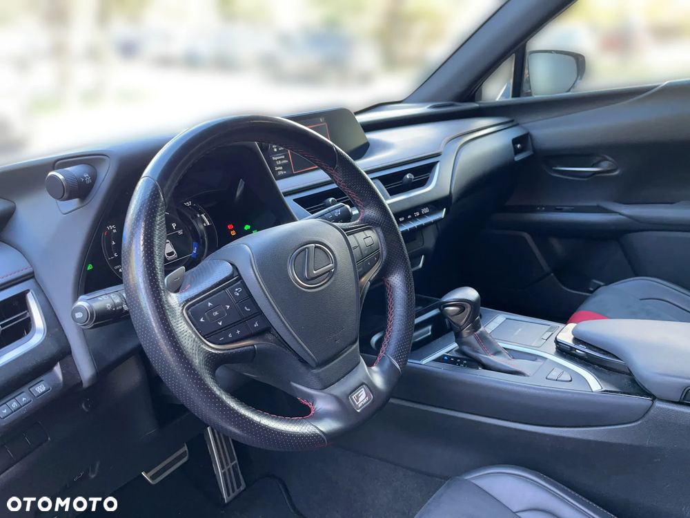 Lexus UX - 5