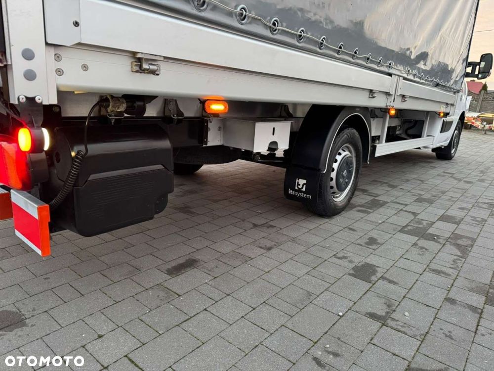 Renault Master 10 europalet z Windą - 37