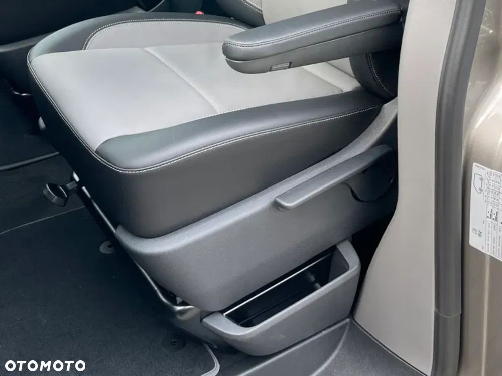 Volkswagen Caravelle - 18