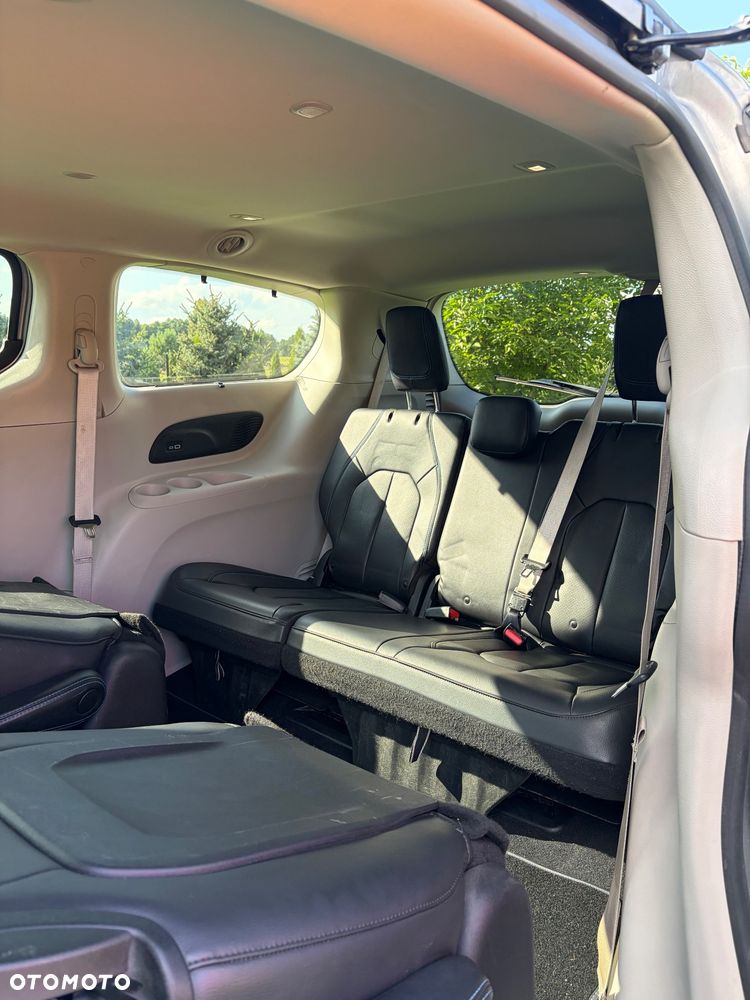 Chrysler Pacifica - 9
