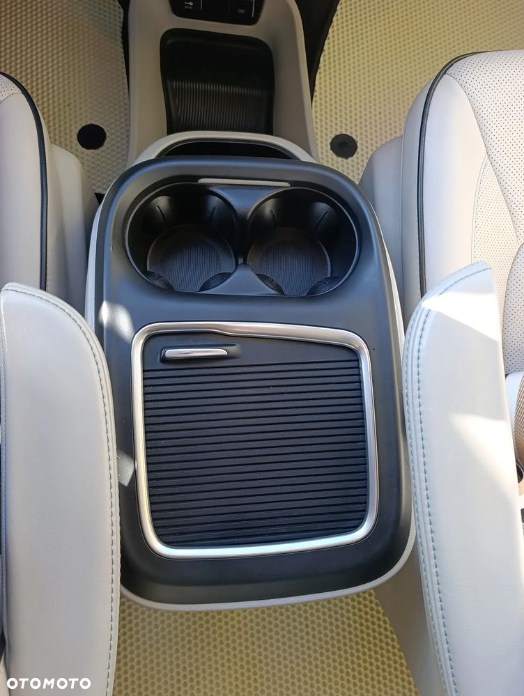 Chrysler Pacifica - 14