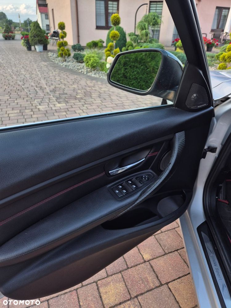 BMW Seria 3 335i xDrive Sport Line - 9