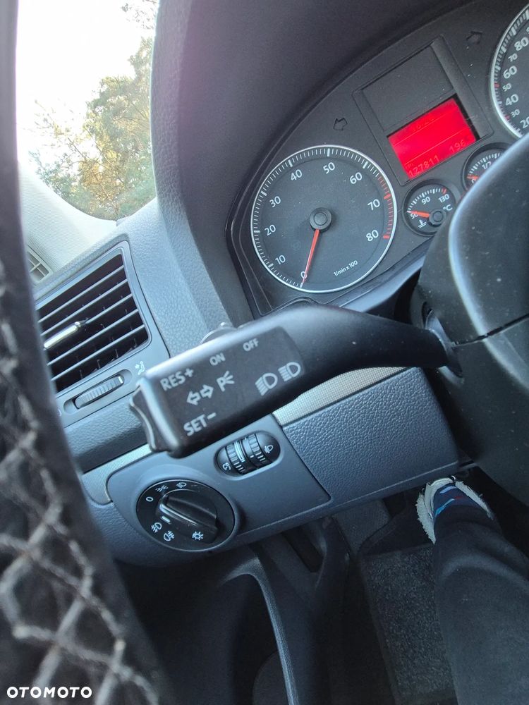 Volkswagen Golf 2.0 FSI Comfortline - 14