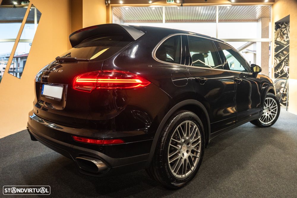 Porsche Cayenne Platinum Edition - 3