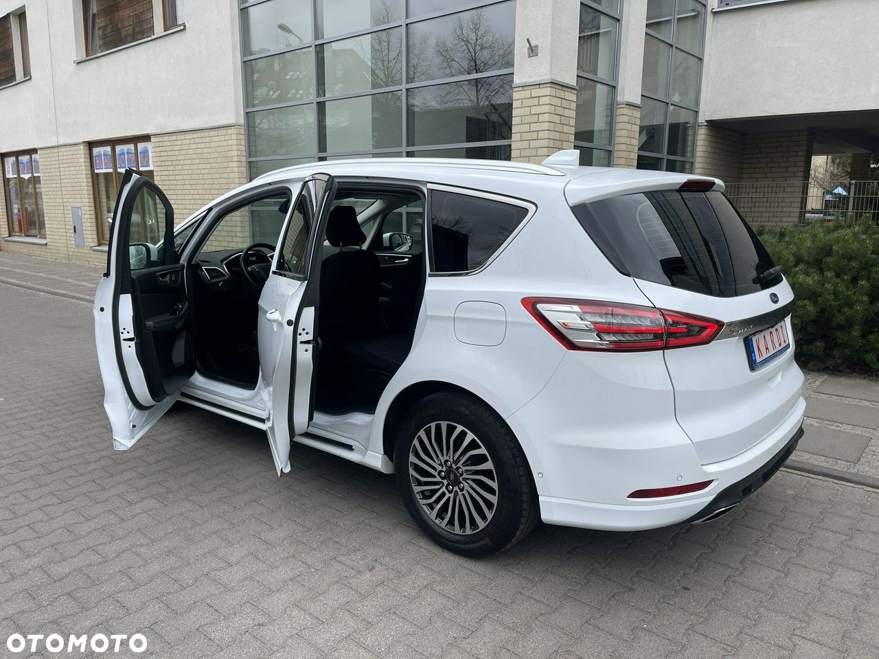 Ford S-Max - 17