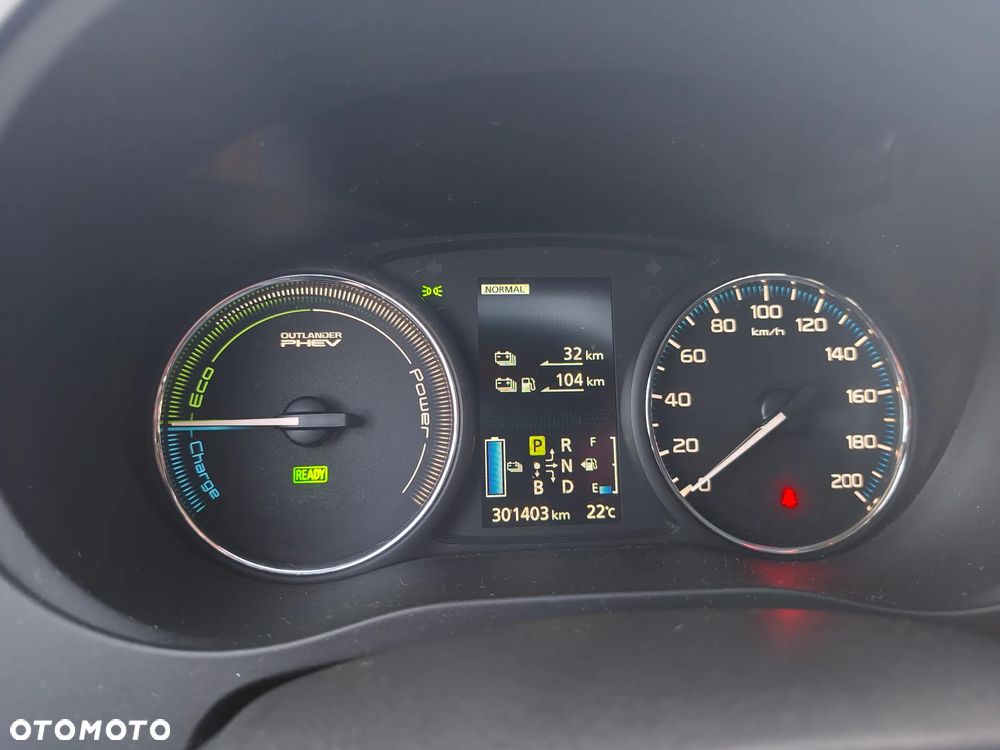 Mitsubishi Outlander Instyle NAVI + - 23