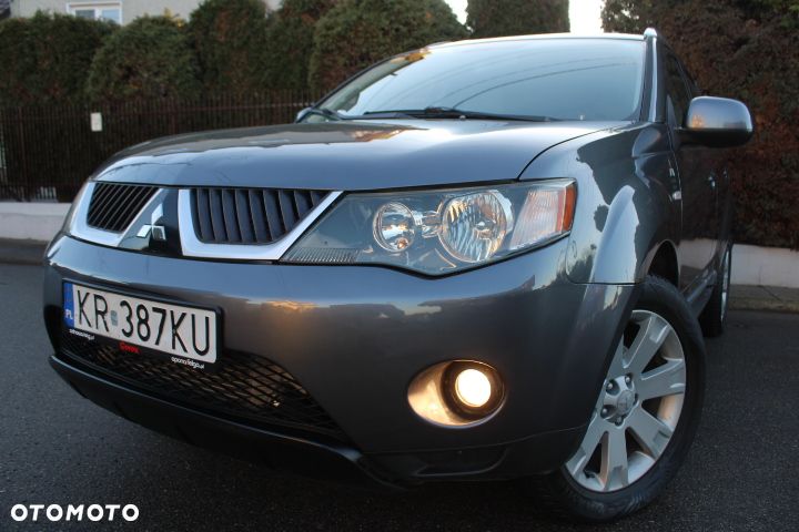Mitsubishi Outlander - 2