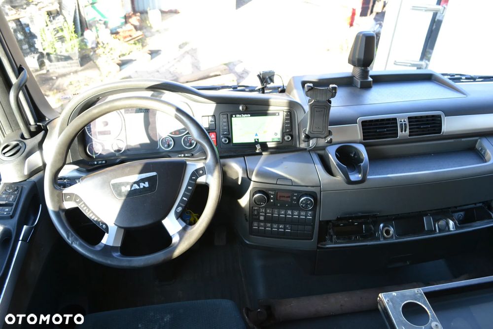 MAN TGX 26.400 TRZECIA OŚ SKRĘTNA RAMA  7.5 m KLIMATYZACJA - 7