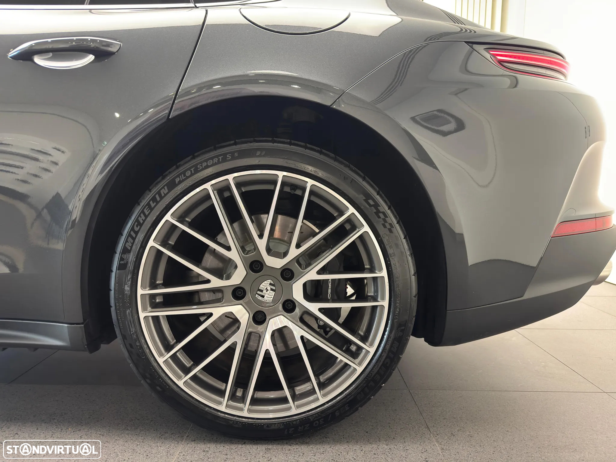 Porsche Panamera 4 E-Hybrid - 34