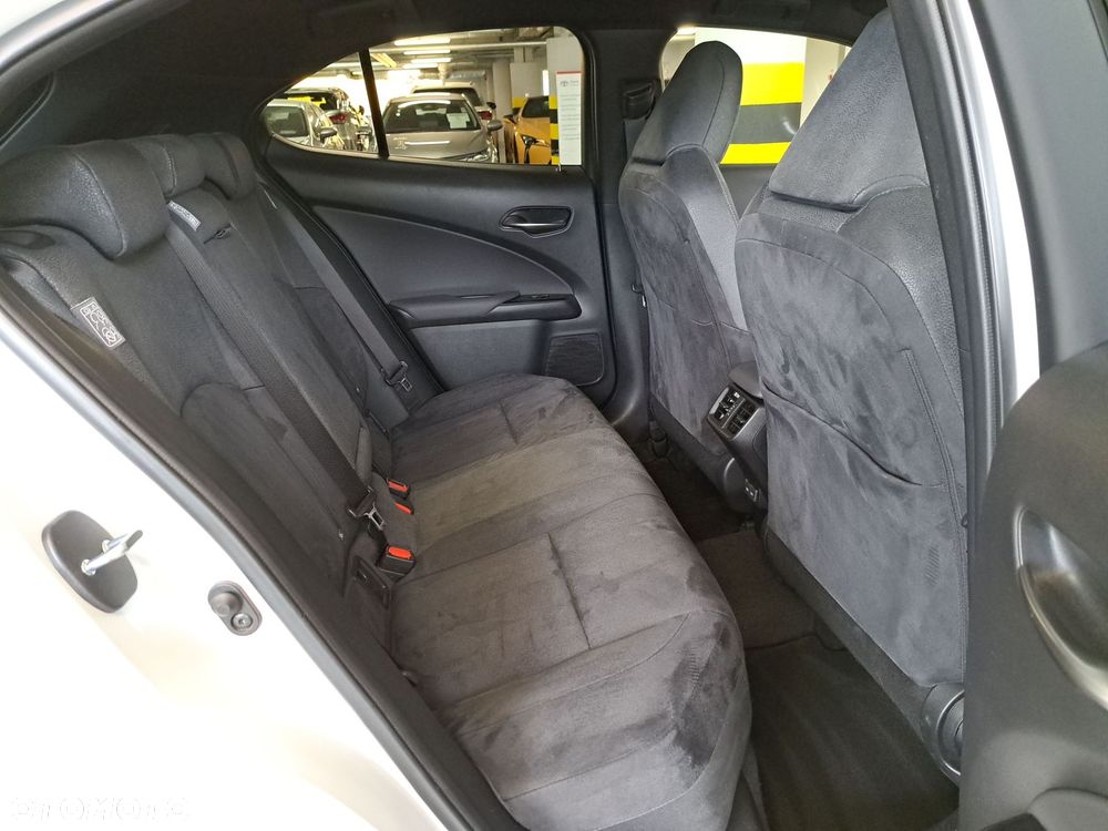 Lexus UX - 15