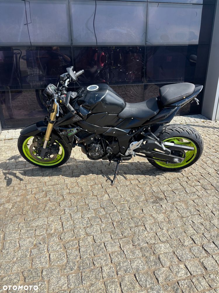 Suzuki GSR - 9
