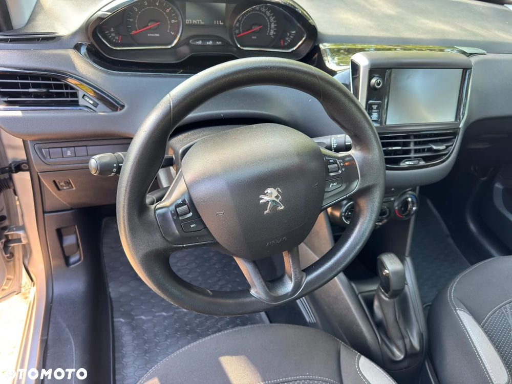 Peugeot 208 - 14