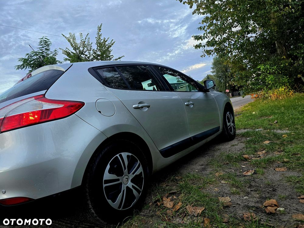 Renault Megane 2010 photo 2