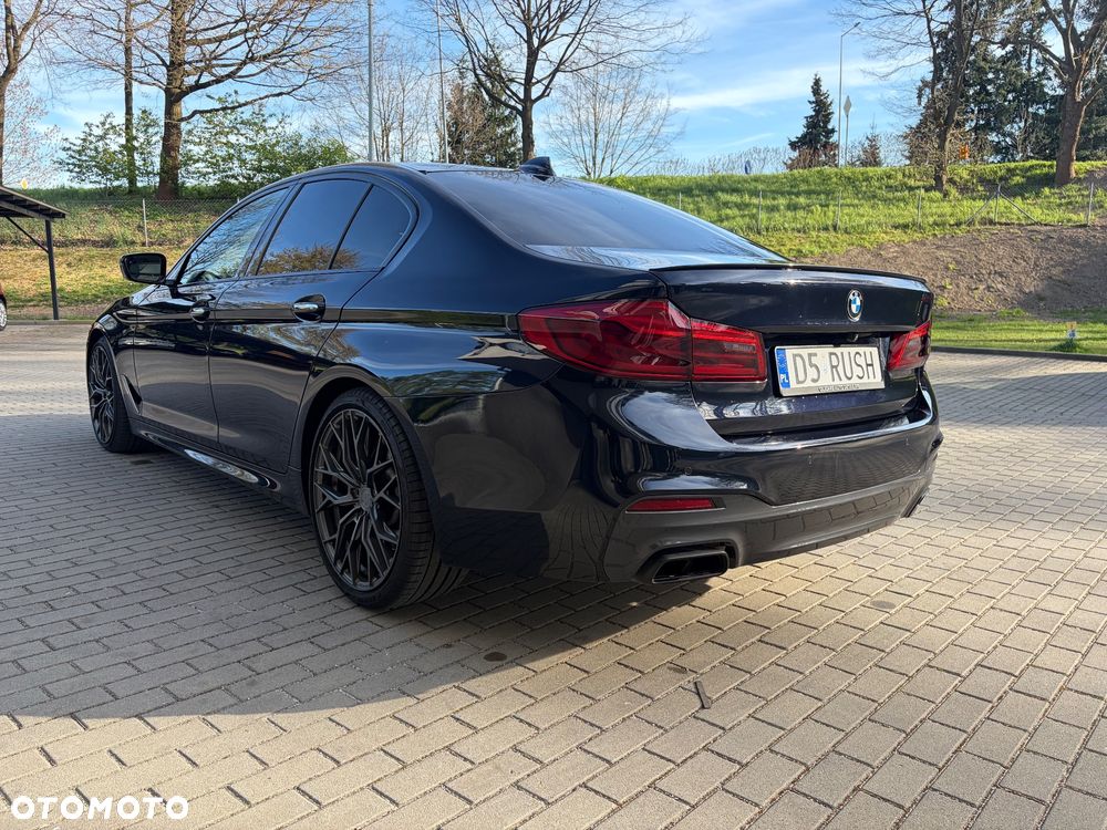 BMW Seria 5 M550i xDrive sport - 11