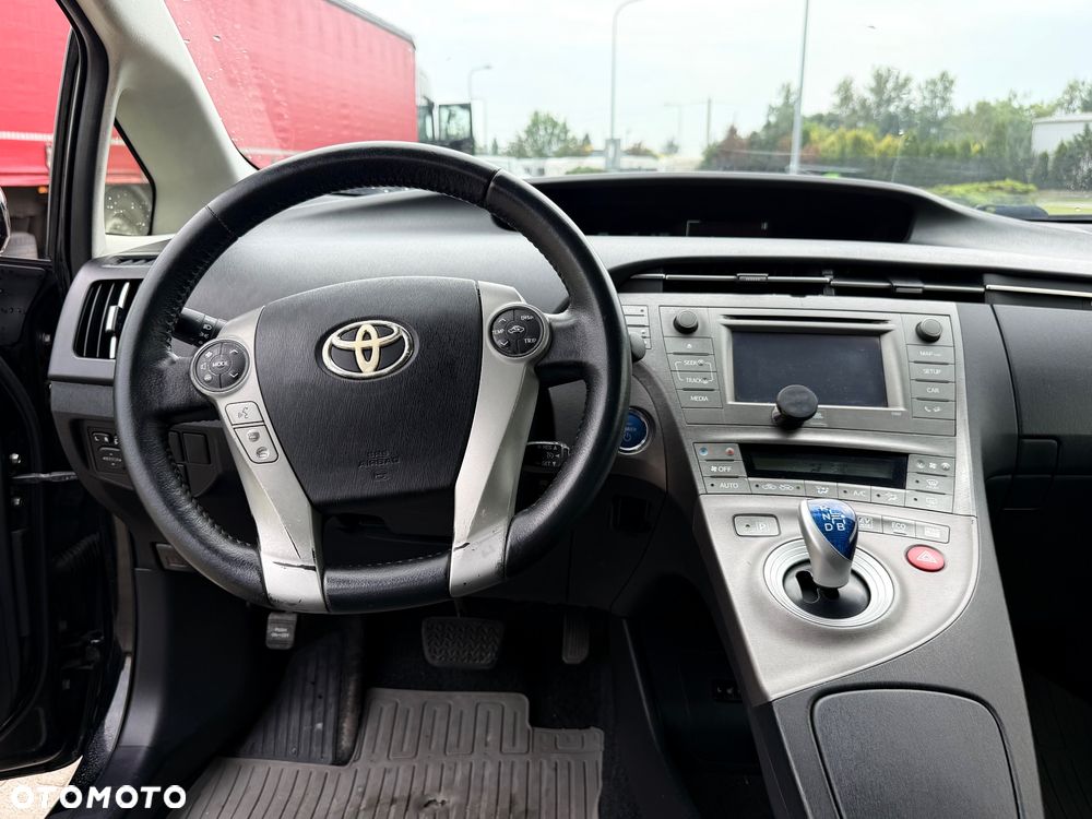 Toyota Prius 1.8 HSD Prestige - 11