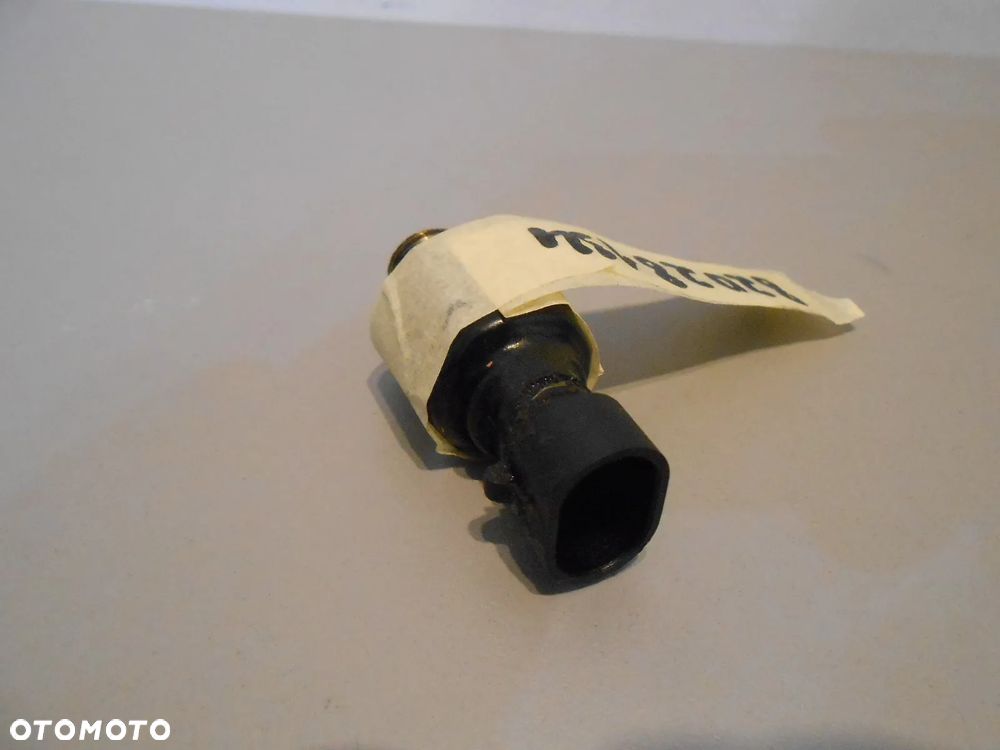 Czujnik temperatury i ciśnienia filtra hydraulicznego New Holland TS115A - 2