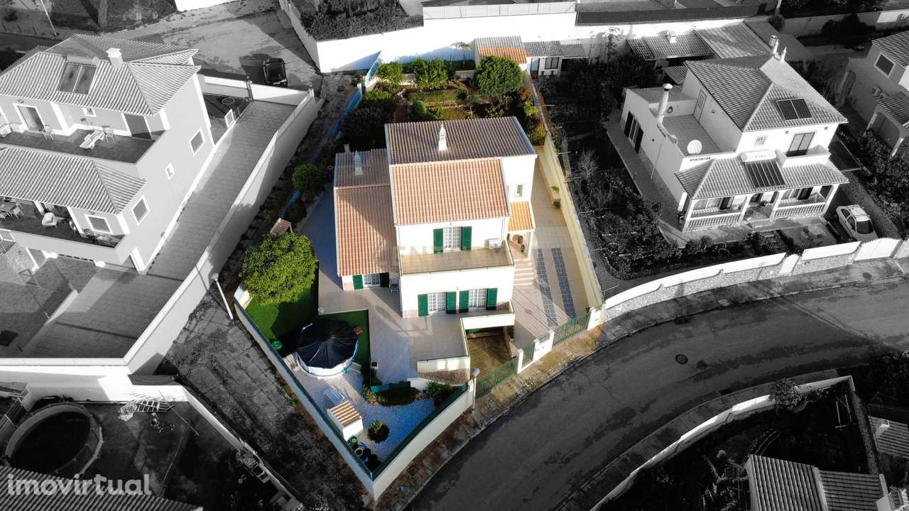 Moradia T4 com Cave e Amplos Espaços Exteriores – Goncinha, Loulé - Grande imagem: 2/38