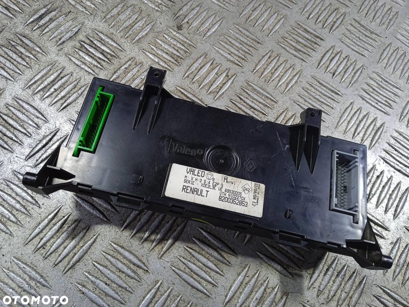 PANEL NAWIEWU KLIMATYZACJI RENAULT CLIO 2 - 2