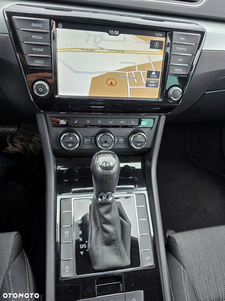 Skoda Superb 2.0 TDI SCR 4x4 Ambition DSG - 29