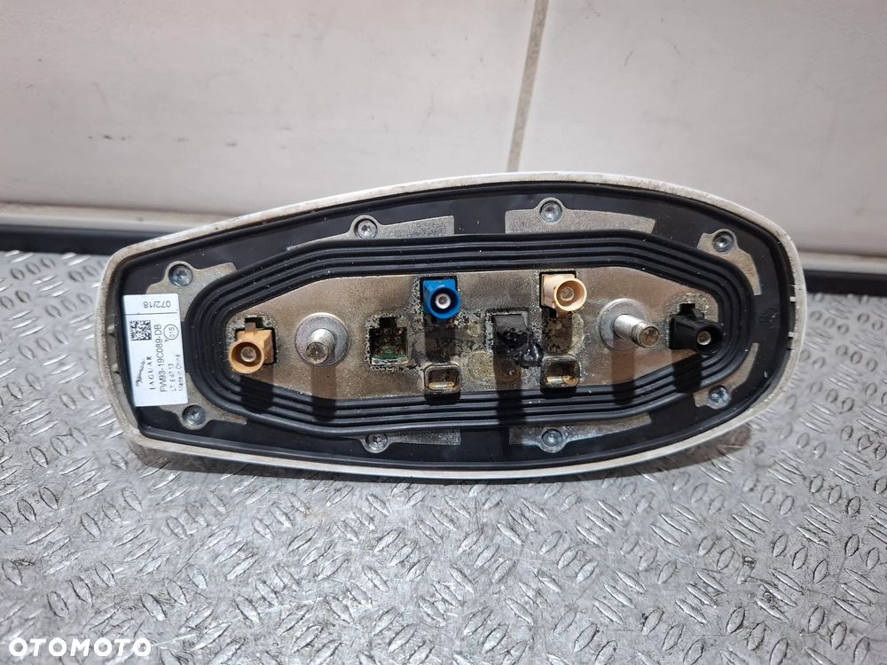 Antena dachowa Jaguar F-pace 2018 rok nr FW9319C089DB - 3