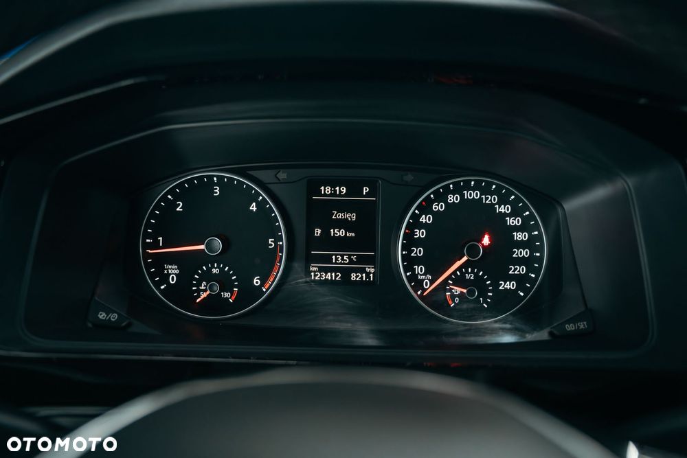 Volkswagen Multivan - 12