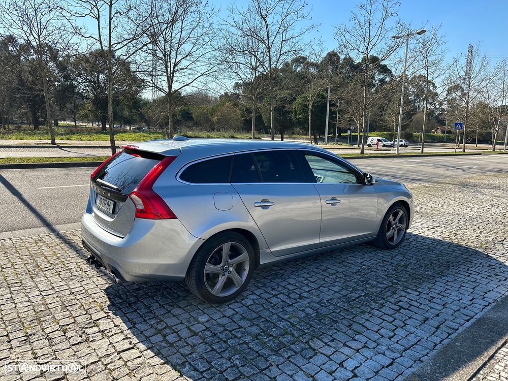 Volvo V60 2.4 D6 R-Design AWD Phev - 3