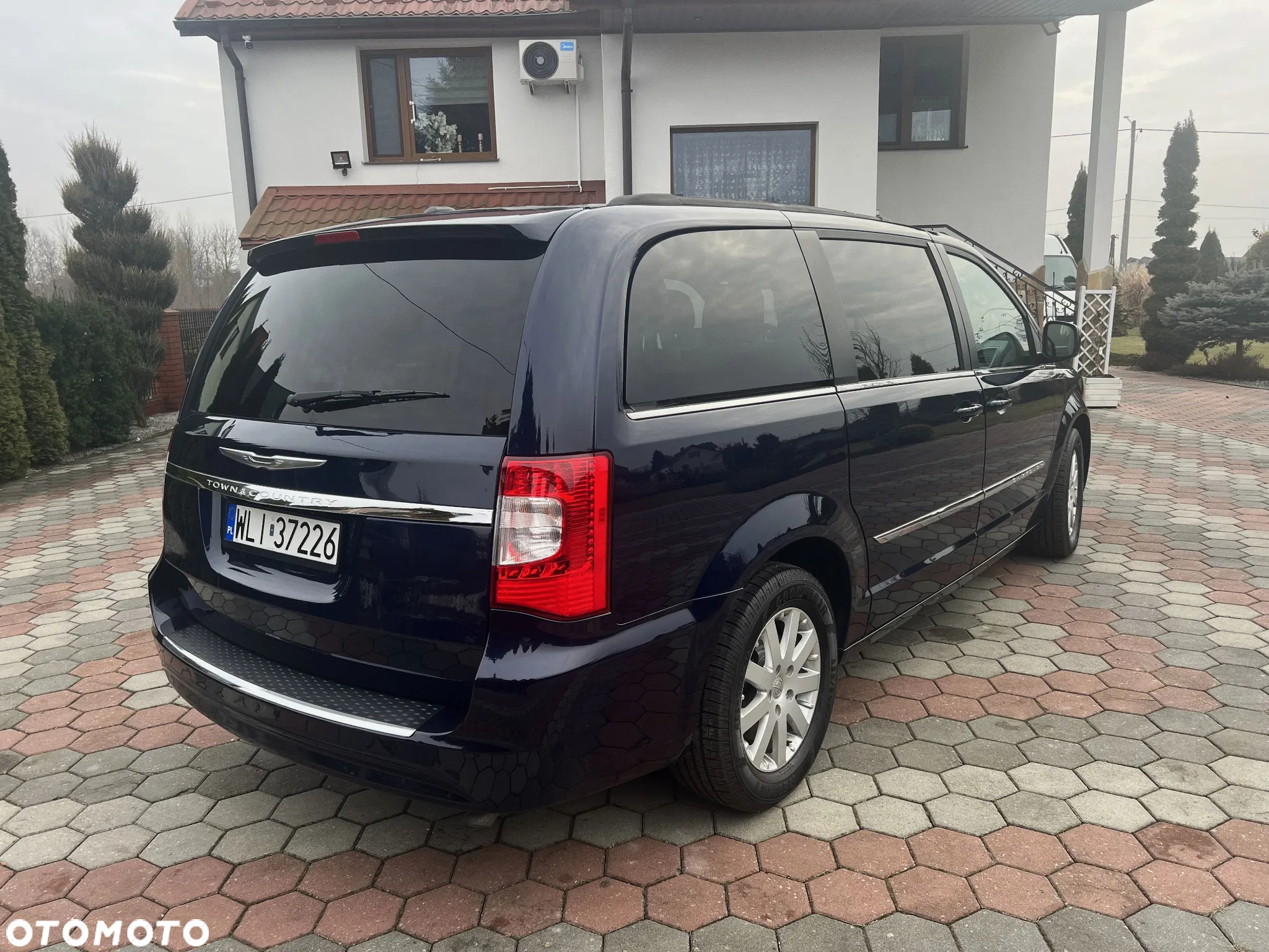 Chrysler Town & Country - 8