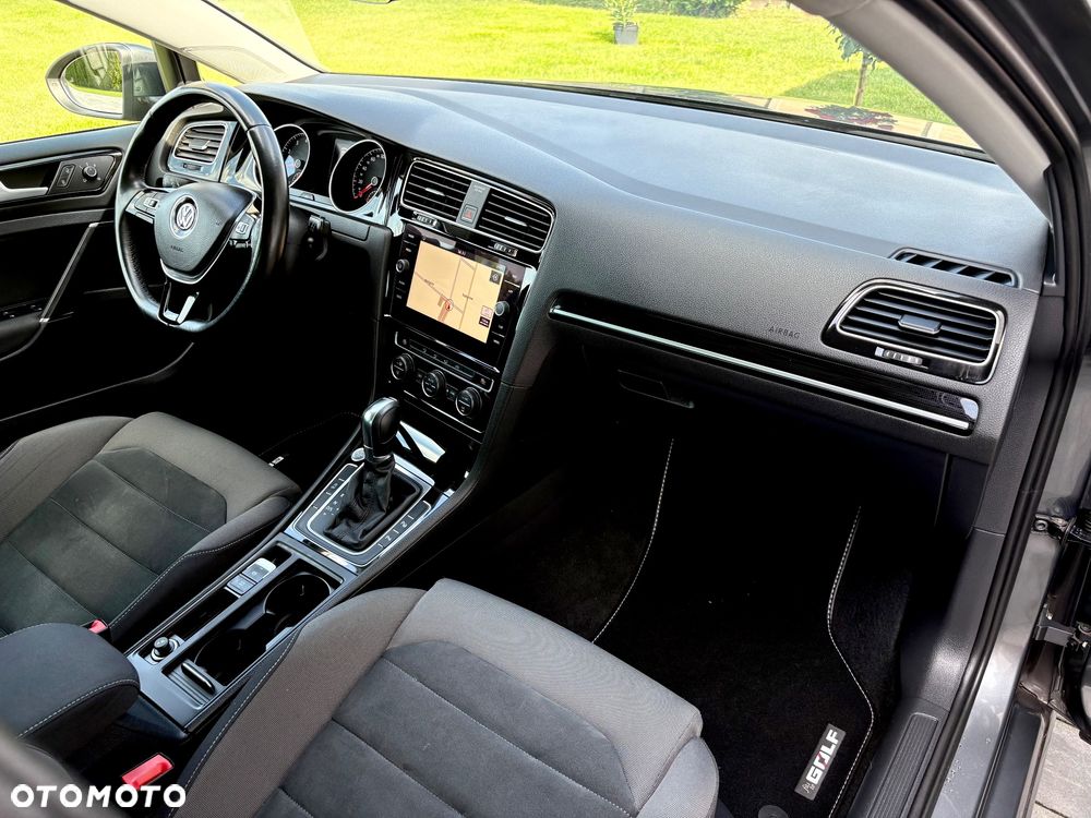 Volkswagen Golf - 28