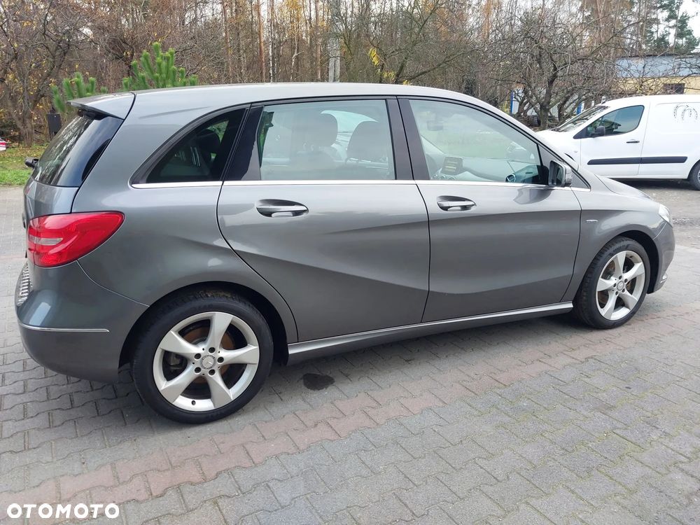 Mercedes-Benz Klasa B 180 (BlueEFFICIENCY) - 6
