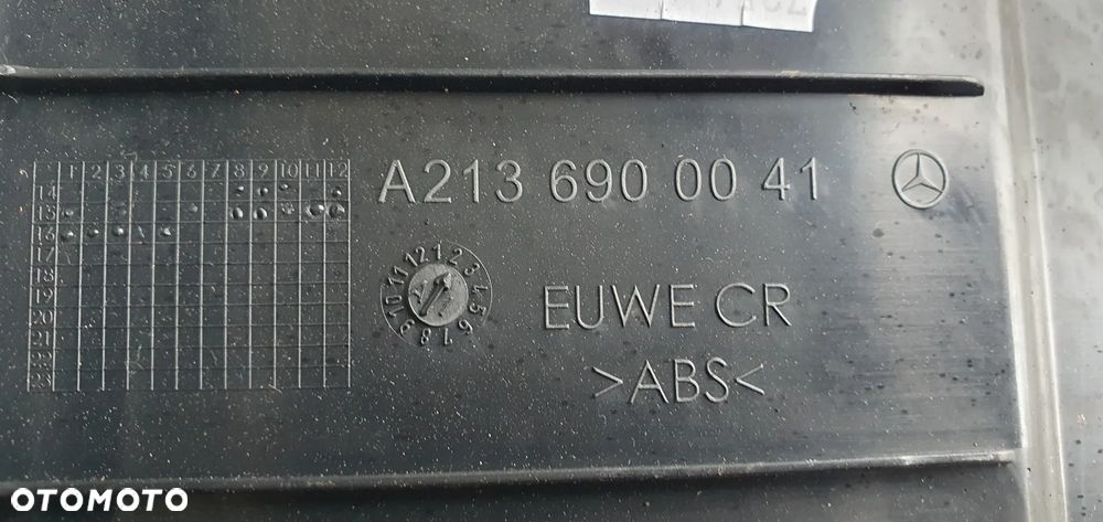 Osłona pasa tylnego bagażnika Mercedes E-Klasa W213 Sedan A2136900041 - 7