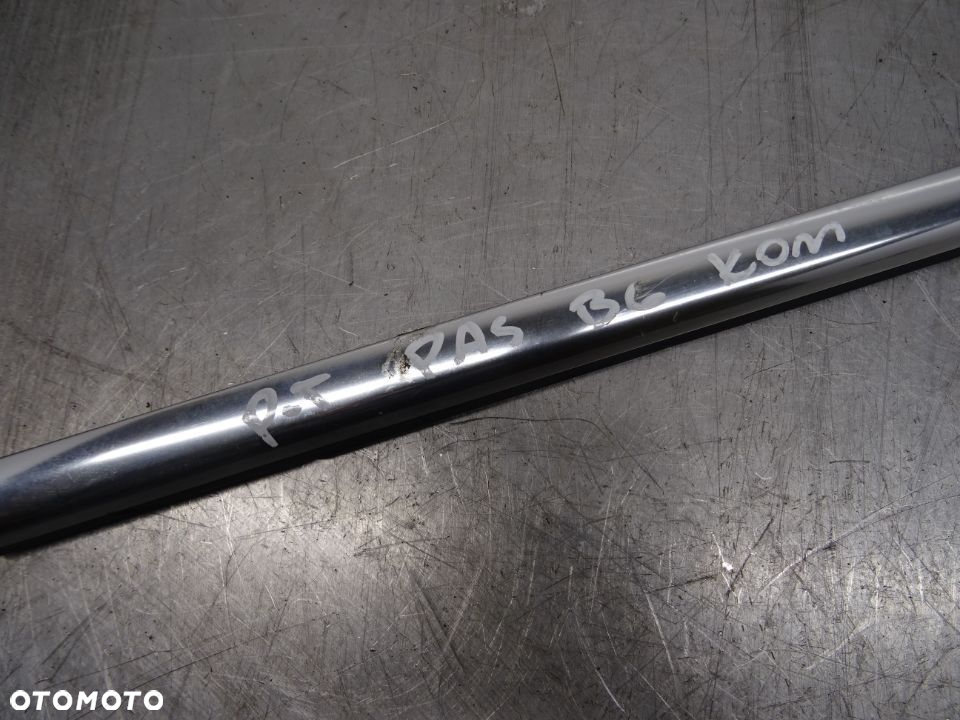 VW PASSAT B6 05-09 2.0TDI LISTWA ZGARNIAJĄCA DRZWI LEWY TYŁ CHROM - 2