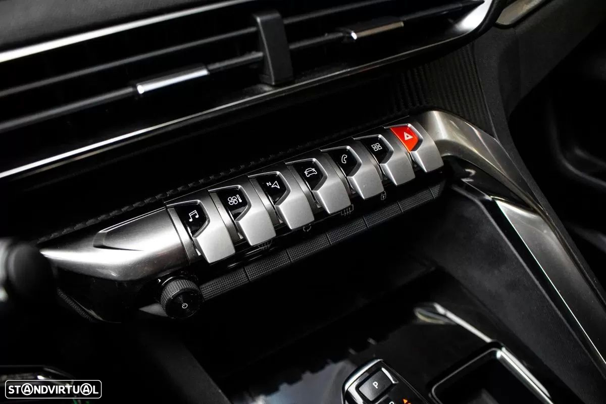 Peugeot 3008 1.2 PureTech Allure EAT8 - 22