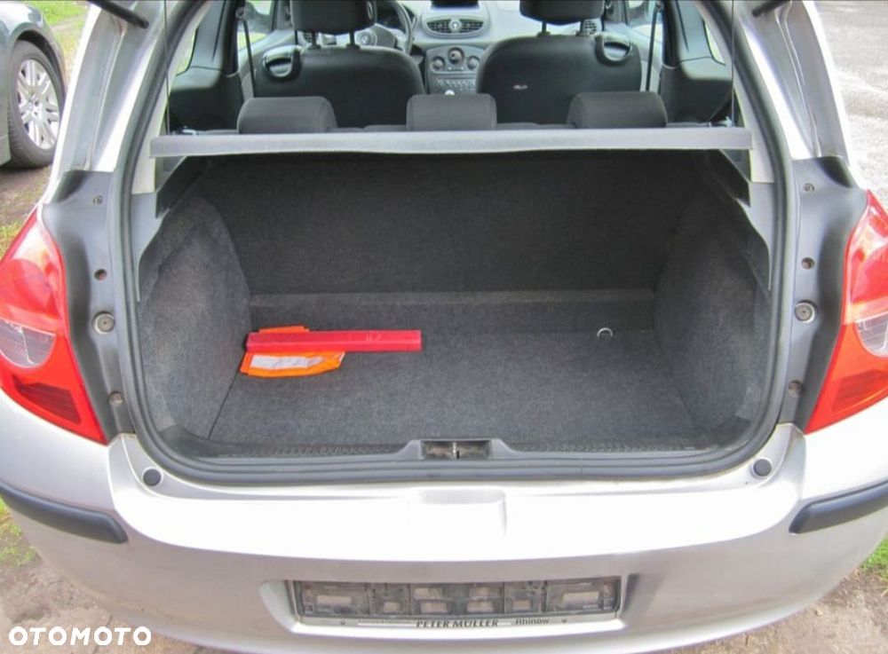 Renault Clio 1.2 16V Campus - 8