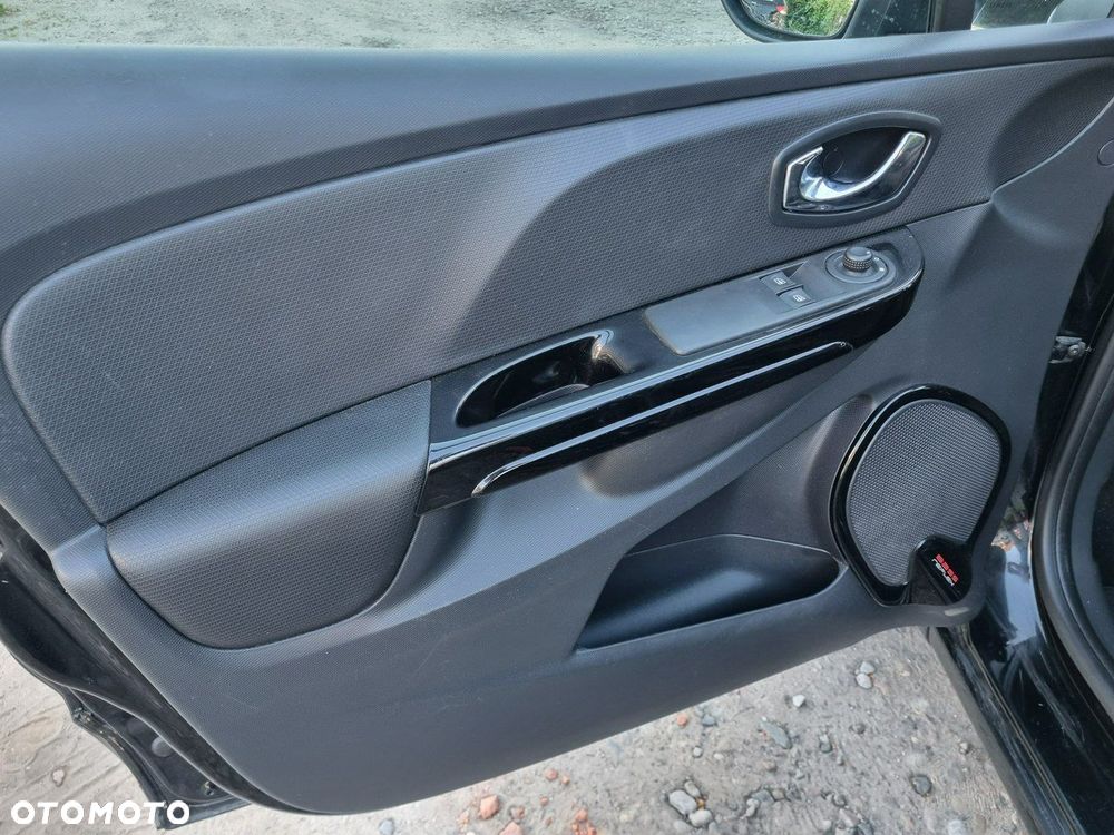 Renault Clio - 25