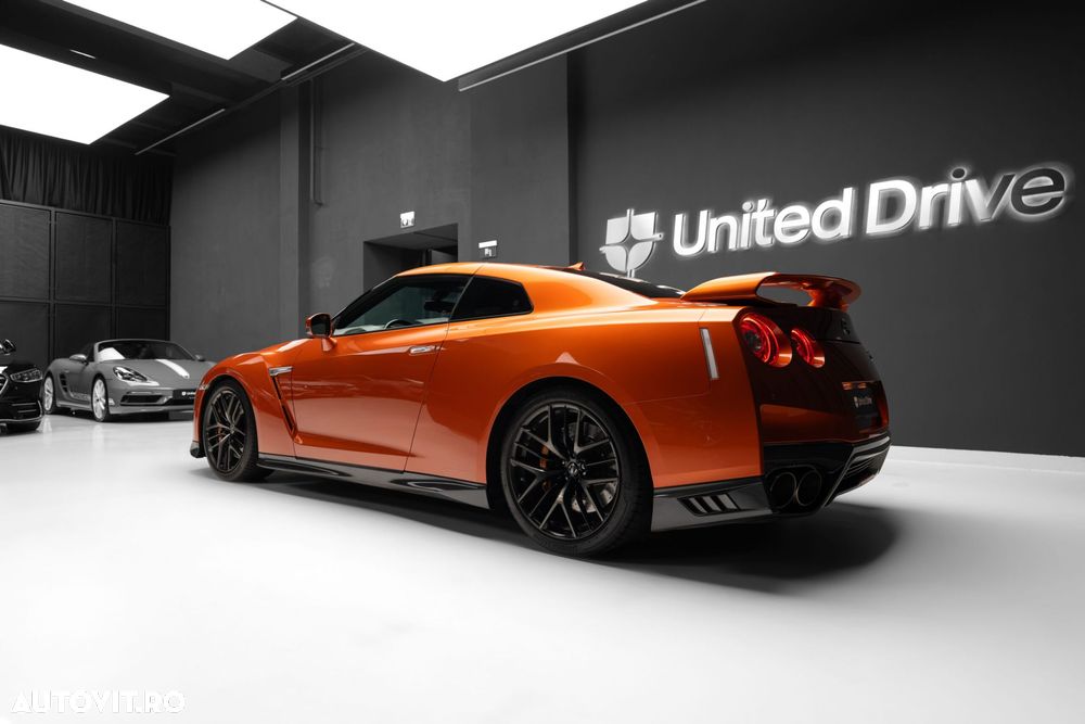 Nissan GT-R - 8