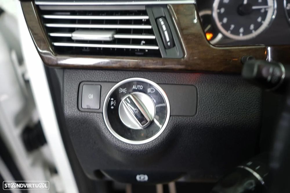 Mercedes-Benz E 250 CDi Elegance BlueEfficiency Auto. - 29