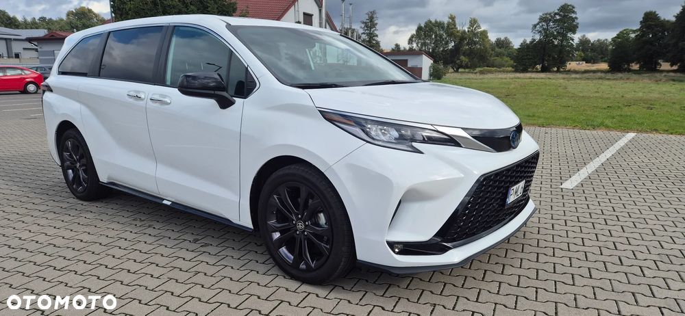 Toyota Sienna - 1