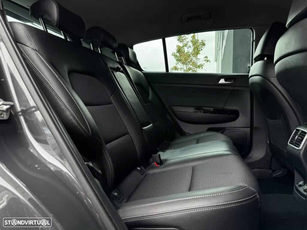 Kia Sportage 1.6 GDI ISG Urban - 22