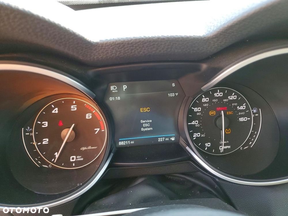 Alfa Romeo Stelvio 2.0 Turbo 16V AT8-Q4 Ti - 9