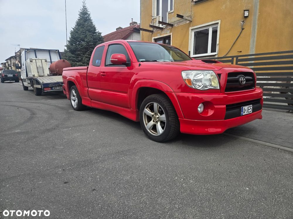 Toyota Tacoma - 1
