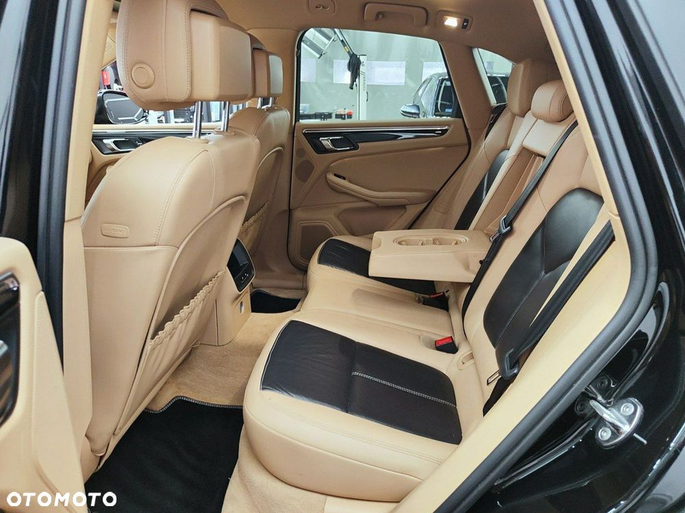 Porsche Macan S - 31