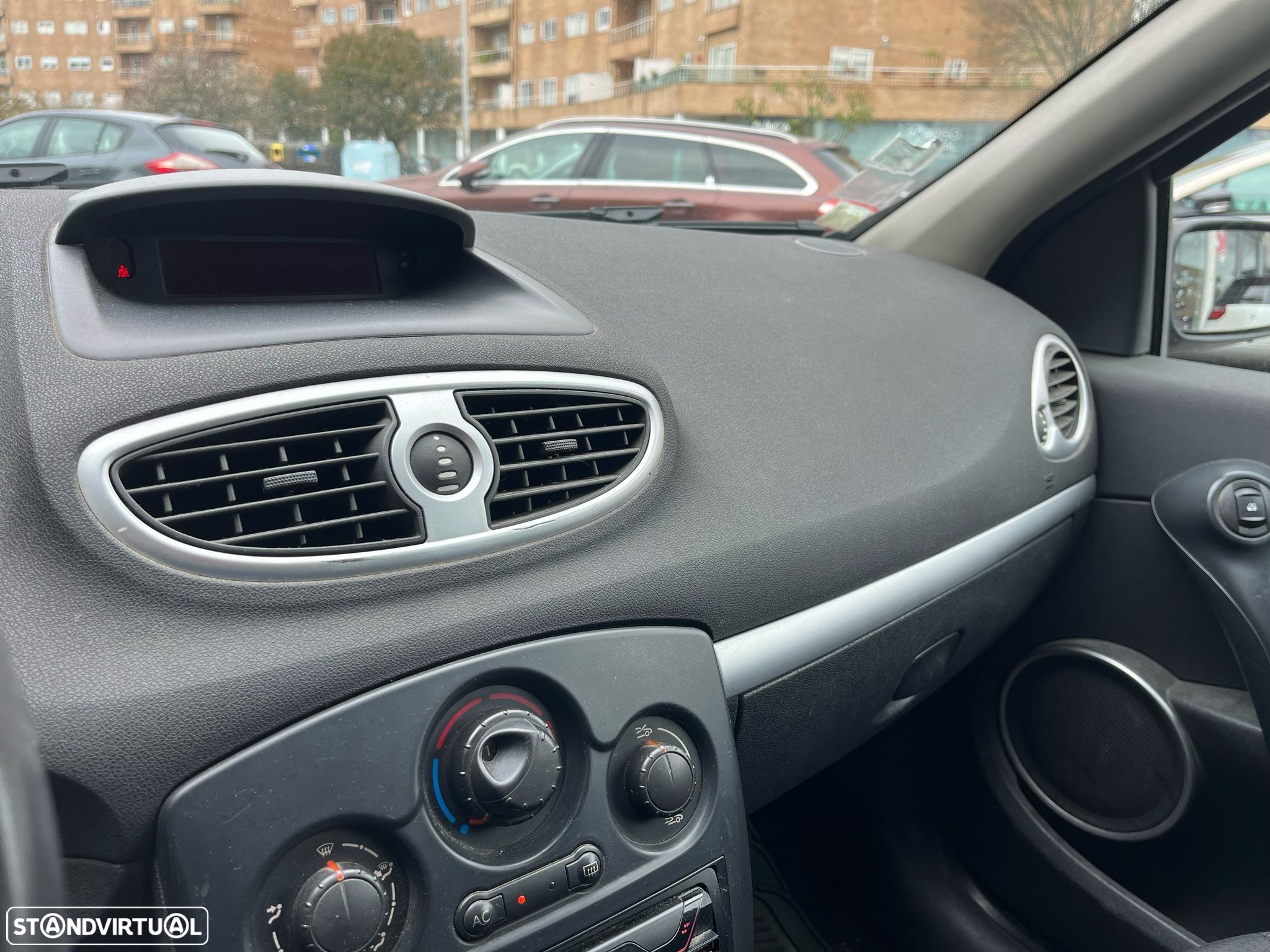 Renault Clio 1.2 Confort Authentique GPL - 13