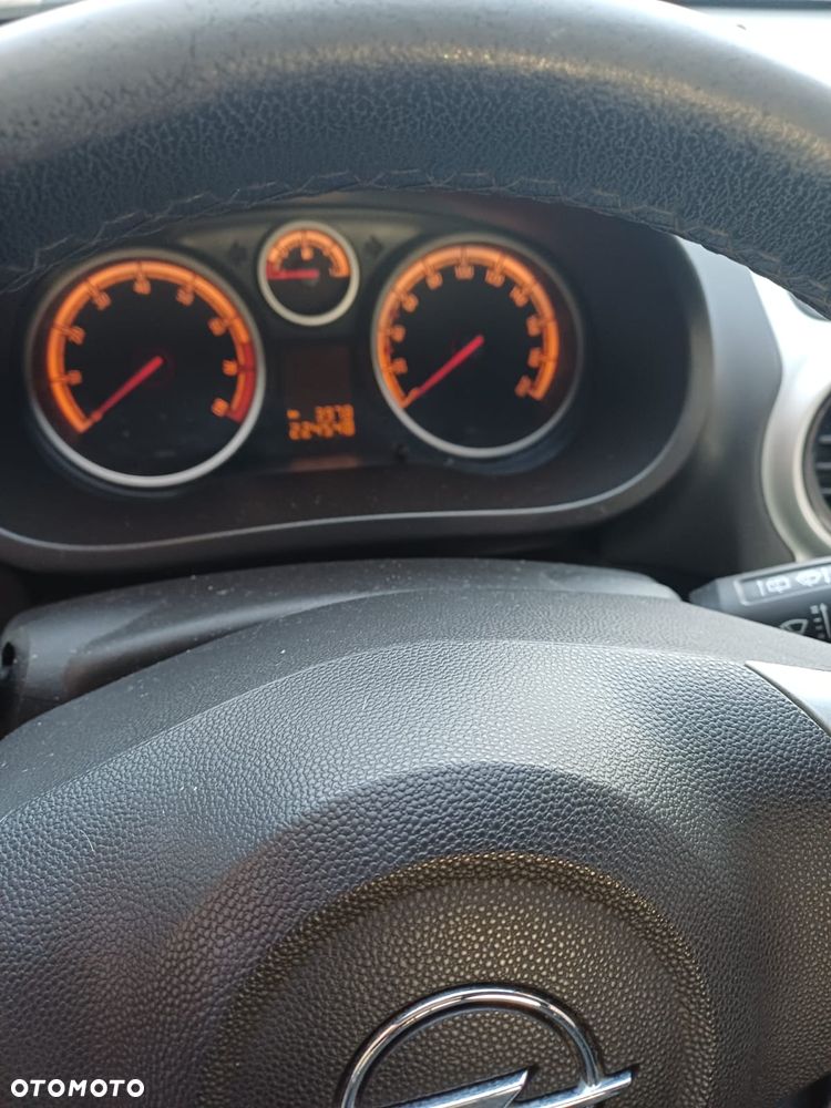 Opel Corsa 2012 photo 3