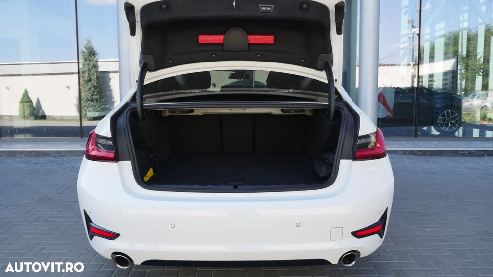 BMW Seria 3 330e Aut. Sport Line - 39