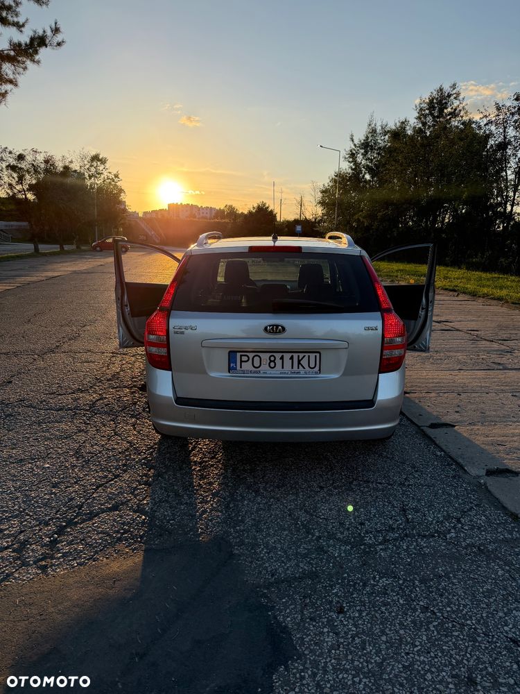 Kia Ceed 2.0 crdi Optimum + - 6