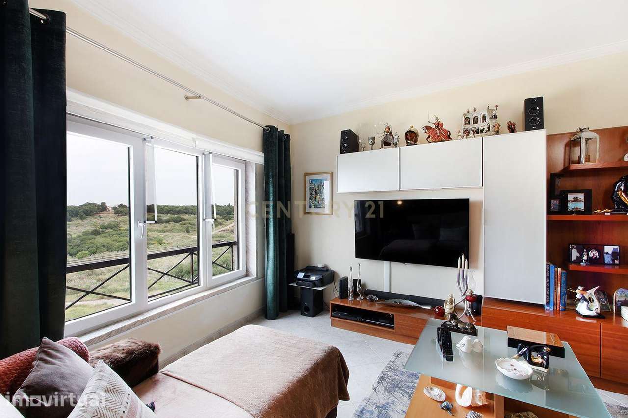 Apartamento T2 Semi-Renovado na Tapada das Mercês – Conforto, Luminosi - Grande imagem: 4/22