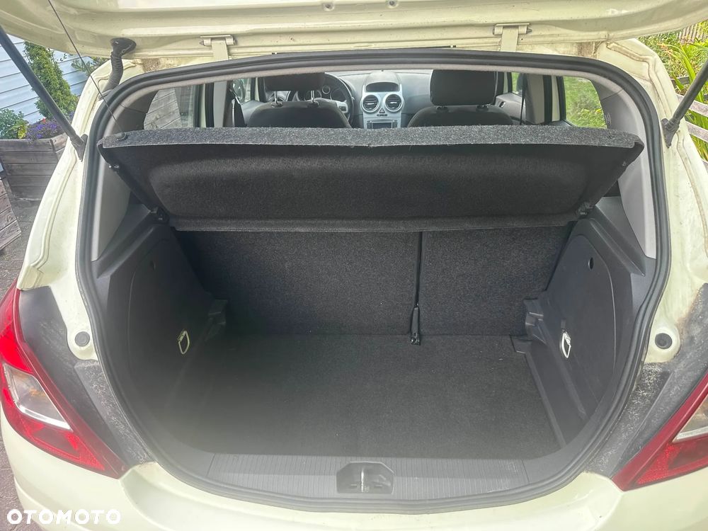 Opel Corsa 1.2 16V Cosmo - 12