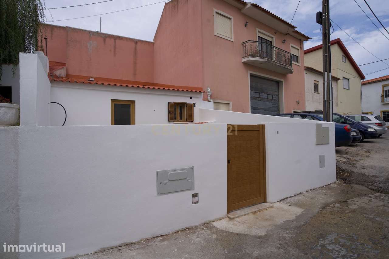 Moradia totalmente remodelada em Santa Cruz- Póvoa de Penafirme – A 5 - Grande imagem: 3/25
