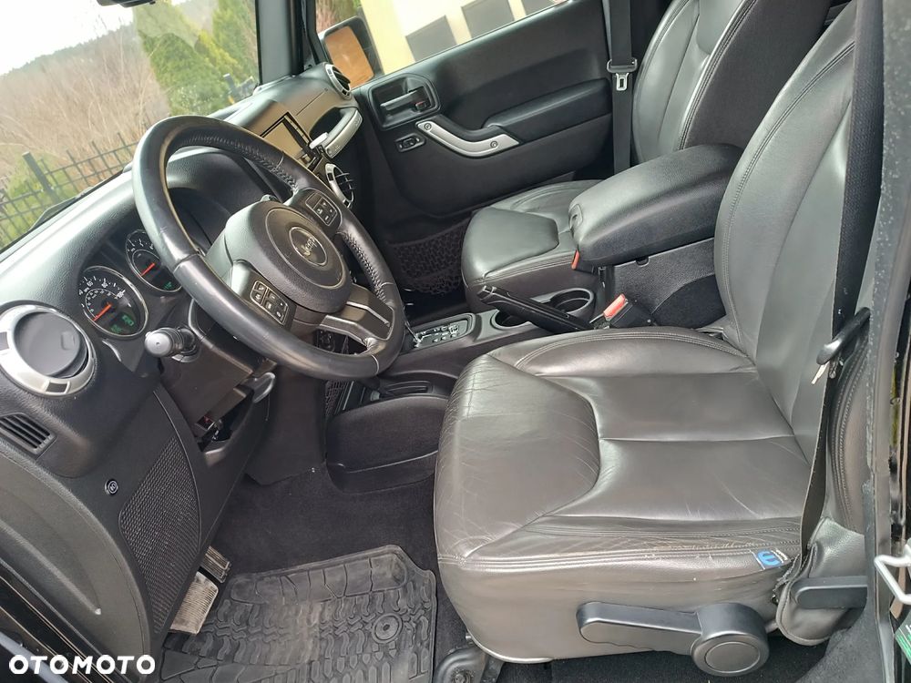 Jeep Wrangler 3.6 Unlim Sahara - 21