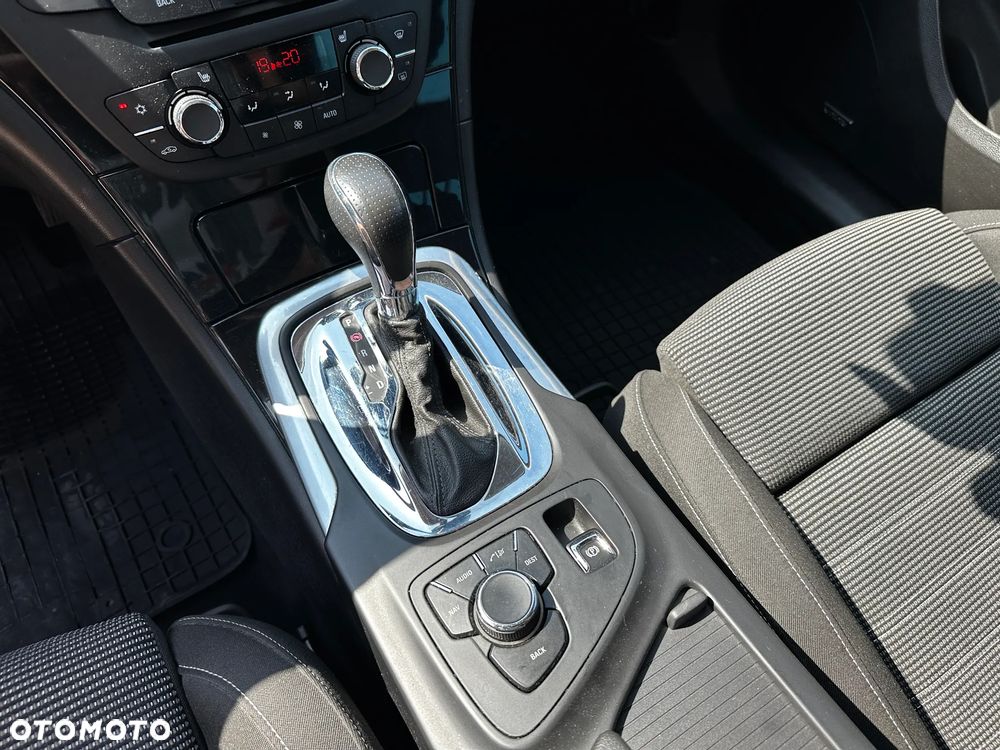 Opel Insignia - 15